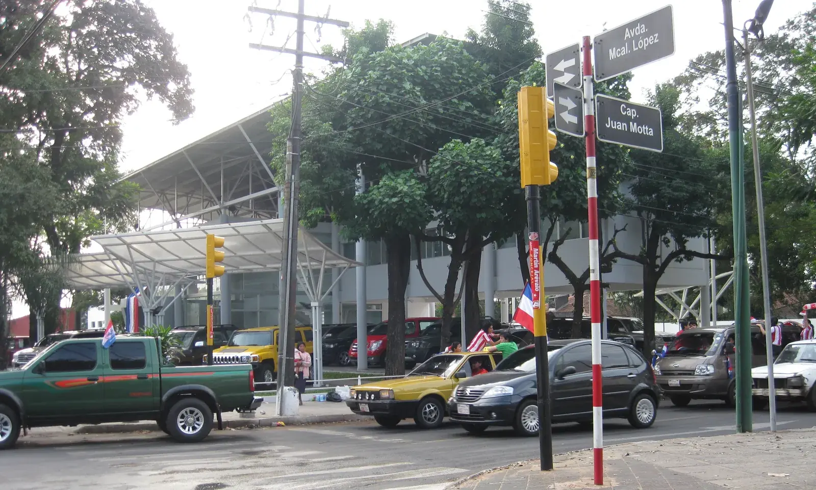 Carro com placa paraguaia: o que é legal de verdade