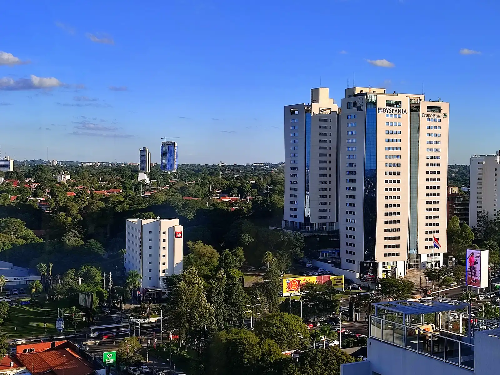 Torres do World Trade Center em Assunção, um dos polos de escritórios para empresas no Paraguai
